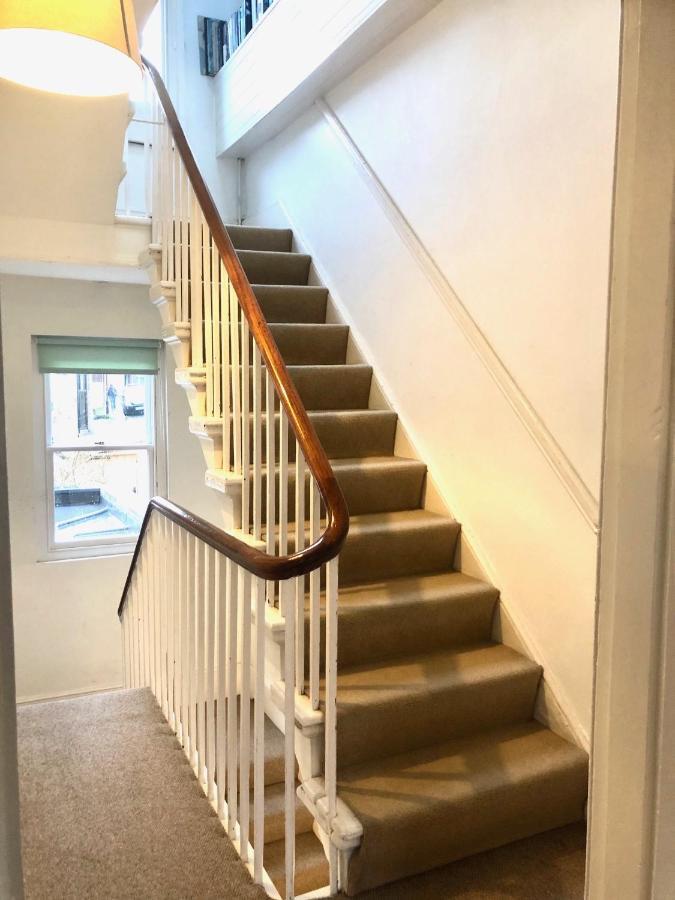 Lauras Townhouse Apartments Thomas Street Townhouse บาธ ภายนอก รูปภาพ