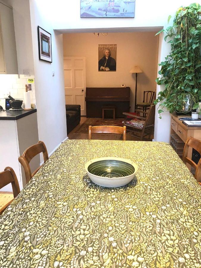 Lauras Townhouse Apartments Thomas Street Townhouse บาธ ภายนอก รูปภาพ